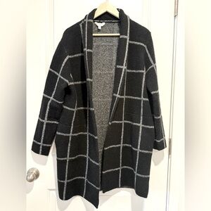 Women Black and White Knit Sweater